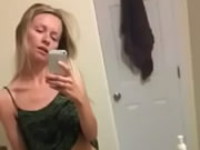 金髮鬼妹廁所自拍